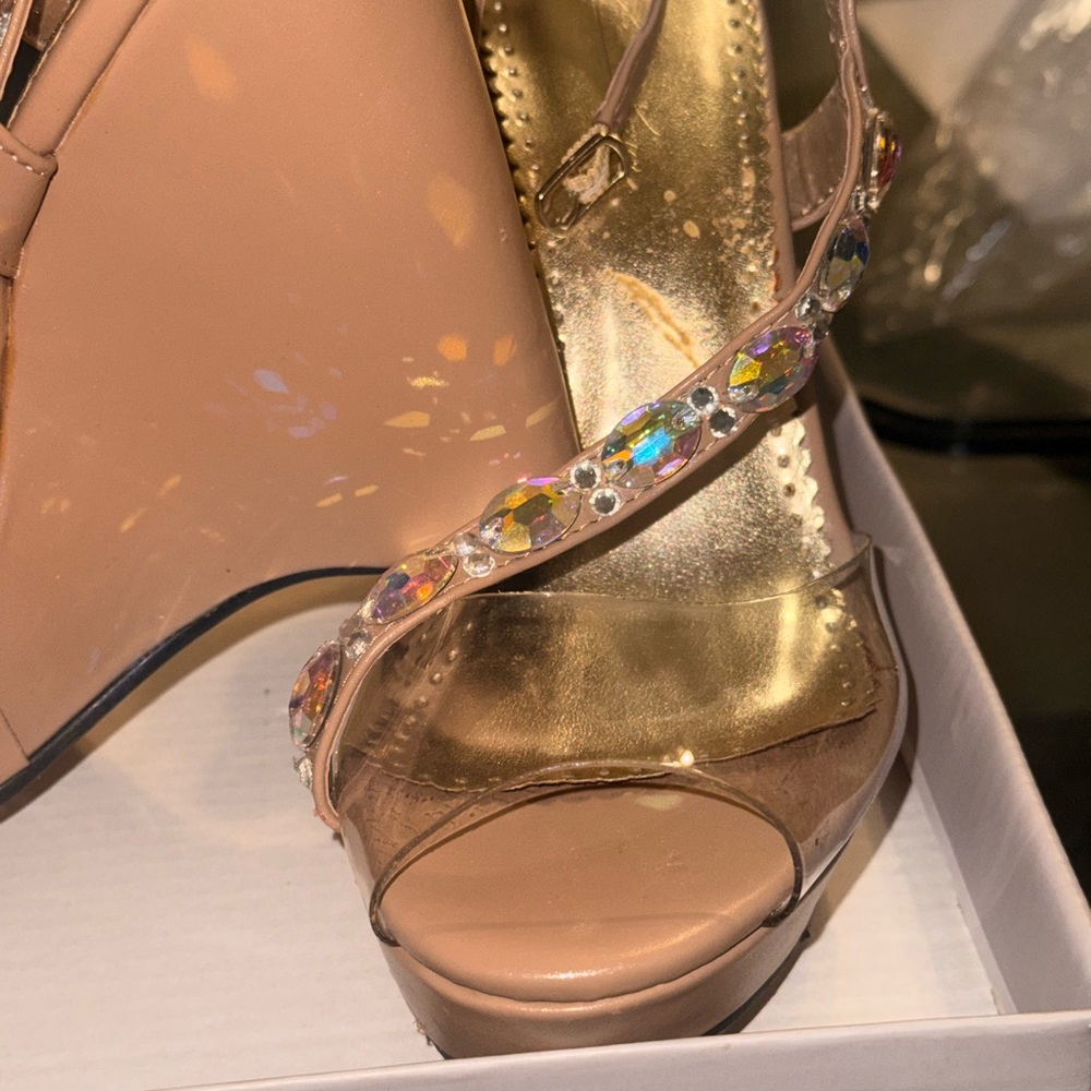 Chic Tan Wedge Sandals with Crystal Details
